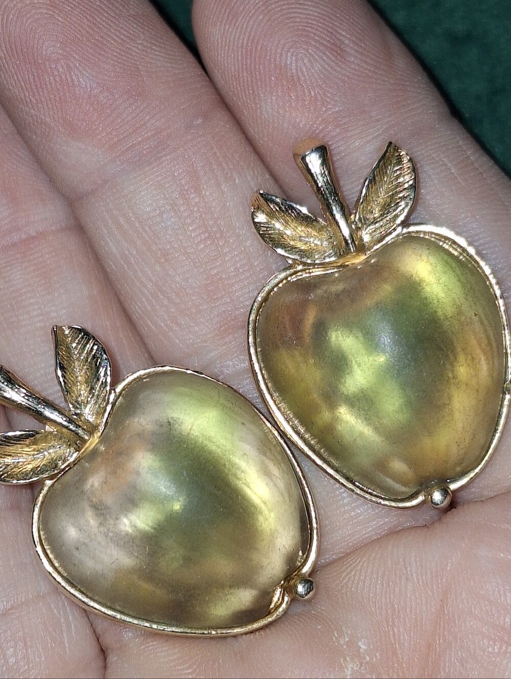 Vintage Sarah Coventry Gold-Tone Apple Clip On Earrings - Iridescent Green-Gold